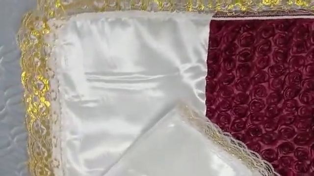 Покрывало в гроб белый атлас вставка объемные бордовые розы смотреть онлайн