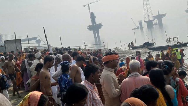 सिमरिया में गंगा स्नान श्रद्धांलु का भीड़ #ganga#viral#videos смотреть онлайн