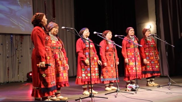 Бурановские бабушки в Арамили! Деревенская дорога (Надежда Кадышева) смотреть онлайн