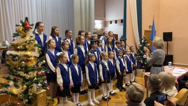 "Тихой ночью в Вифлееме", перевод Н.И.Щеглова, детский хор "АКВАРЕЛЬ" г. Минск смотреть онлайн