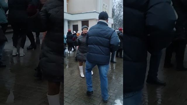 Я подарю тебе алые розы......27.11.22 Гомель парк Луначарского ? смотреть онлайн