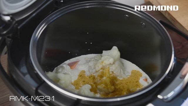 Сливочный суп с овощами и карри в мультикухне REDMOND RMK-M231 со сковородой смотреть онлайн