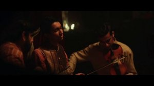 Shantaram. Indian song in restaurant (Сериал Шантарам. Песня в ресторане)