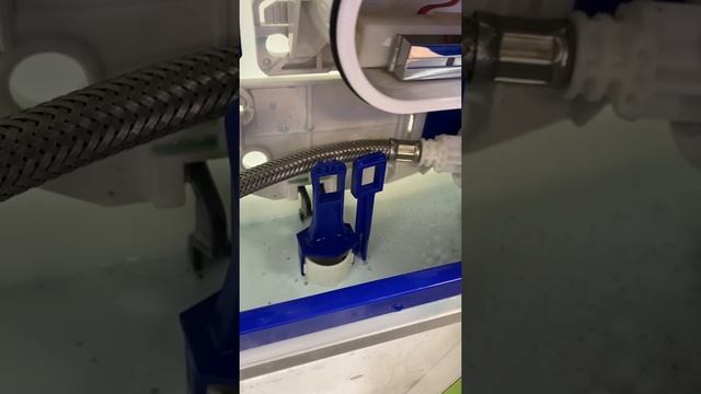 Вот что бывает если у Вас вышла из строя сливная арматура в инсталляции!!! смотреть онлайн