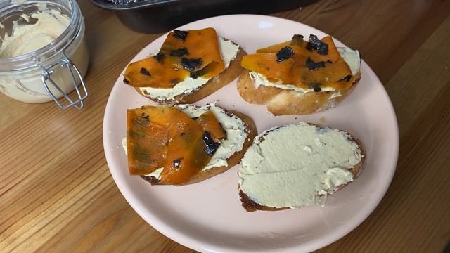 Рецепт БРУСКЕТТЫ с Веганским сыром и "лососем" из моркови смотреть онлайн