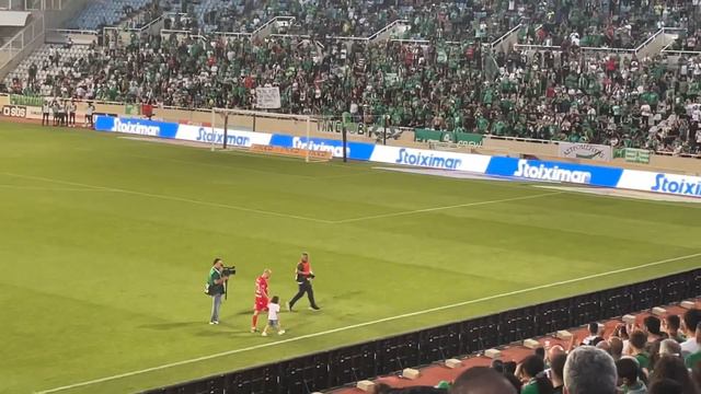 ☘️ Ο Φώτης Παπουλής αποθεώνεται από τους οπαδούς της ΑΕΚ και τον Πράσινο Λαό! #omonoia смотреть онлайн