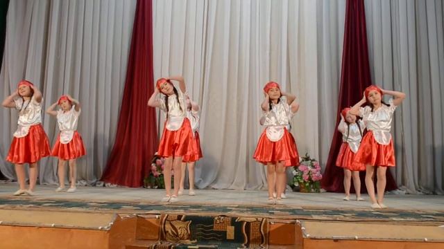 Танец Красных шапочек. Танцевальное объединение "Лучики". смотреть онлайн