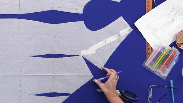 Как сшить платье-трапецию с запахом и воланами? Часть 1. Моделирование платья из базовой основы. смотреть онлайн