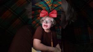 Дюдюка Барбидокская читает стих из книги "Вредные советы"Григория Остера