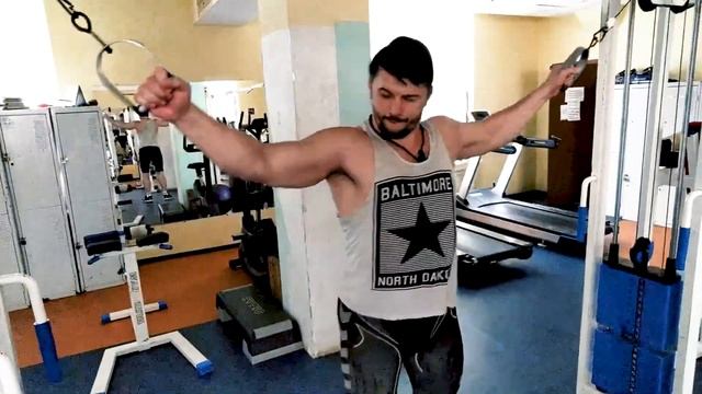 Тренировка Грудные и Бицепс 4-й день на курсе смотреть онлайн