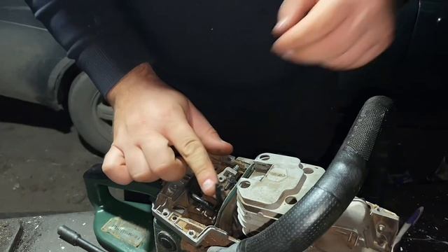 Попал на ремонт ЦПГ бензопилы.
Не повторяйте моих ошибок! смотреть онлайн