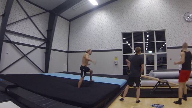 Teeterboarding at Berns смотреть онлайн