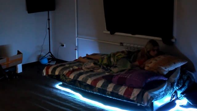 МОЙ ПАРЕНЬ ЗАСТАВЛЯЕТ ДЕТЕЙ ИГРАТЬ В СИНИЙ КИТ! МОЙ ПАРЕНЬ ОКАЗАЛСЯ КУРАТОРОМ! ПРАНК НАД ДЕВУШКОЙ! смотреть онлайн