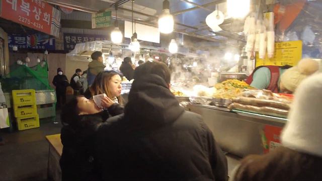 Street K-Food in Gwangjang Market, Seoul | Tteokbokki and Korean Sausage смотреть онлайн