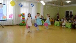 Танец с портфелями на выпускном в детском саду