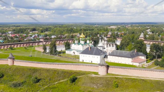 Suzdal, Russia. Flight. The Saviour Monastery of St. Euthymius is a monastery in Suzdal, founded in смотреть онлайн