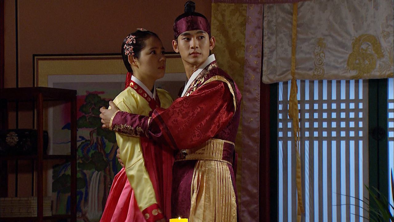 Солнце в объятиях луны, 17 серия. Солнце затмевает Луну смотреть онлайн