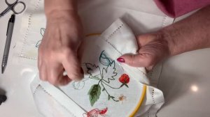 Вышивка столовых салфеток гладью с переходом цветов.Embroidery of table Napkins with satin stitch.