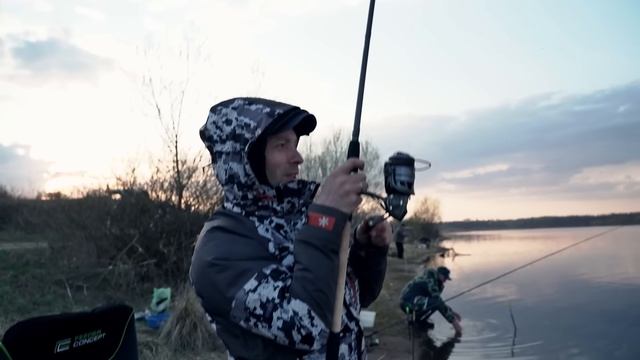 Ловля леща на ДОНКУ с домом на колесах! Рыбалка на Фидер с комфортом на реке Волга смотреть онлайн