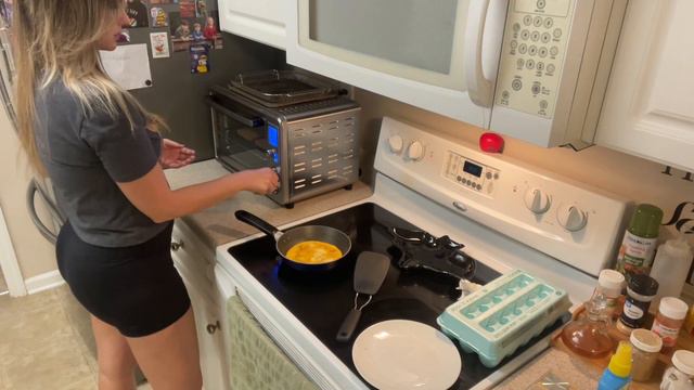 Egg and Cheese Breakfast Sandwich: Simple, Healthy, and Delicious! смотреть онлайн