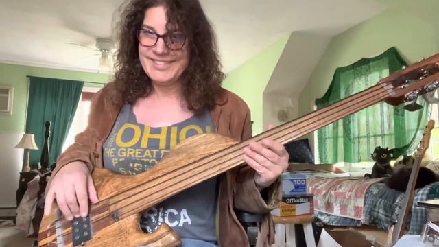 Xenia’s Fretless Electric Bass Irish Bouzouki (DAEA) смотреть онлайн
