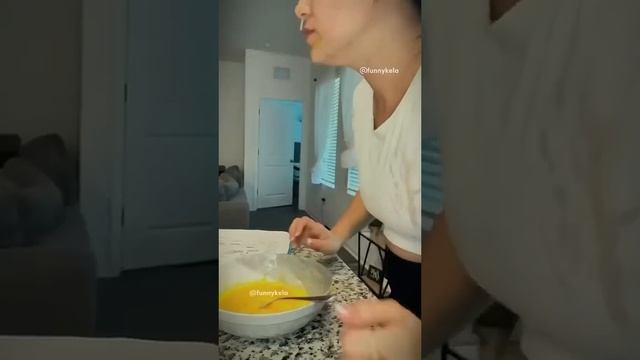 Что за новый прикол с яйцами!?))) смотреть онлайн