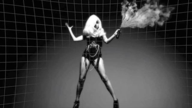 Lady Gaga - Bad Romance (Monster Ball Studio Version) смотреть онлайн