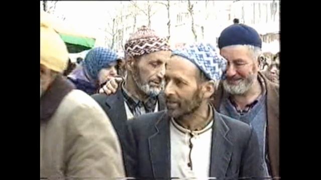 Yeşilyayla Mahallesi / T M Ali Caddesi / Pazar Pazarı 1996 Yılı / Bursa #bursa #eskibursa #bursavlo