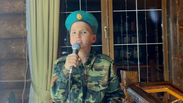 Отрывок песни «Живой» (авторство @Shaman) в исполнении юнармейца Федора Нарижнего смотреть онлайн