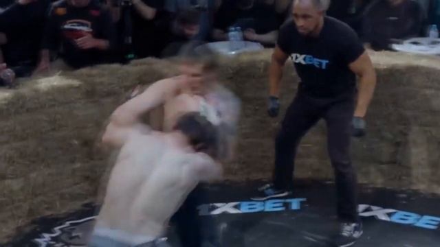 РУССКИЙ БОКСЕР 2 РАЗА УРОНИЛ и ДОВЕЛ до БЕШЕНСТВА ДАГЕСТАНСКОГО ЧЕМПИОНА МИРА! смотреть онлайн