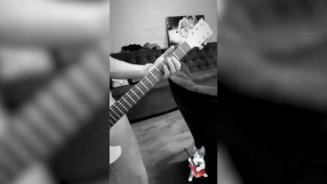 Сергей Шнуров пробует новую гитару смотреть онлайн