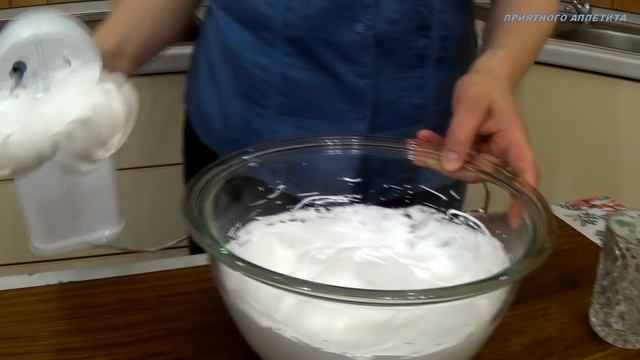 Пирог с безе и красной смородиной смотреть онлайн