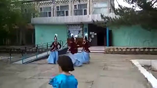 Национальный день домбры. Еркеншиликский дк. Ансамбль казахского танца "Томирис" рук. Блохина А.В. смотреть онлайн