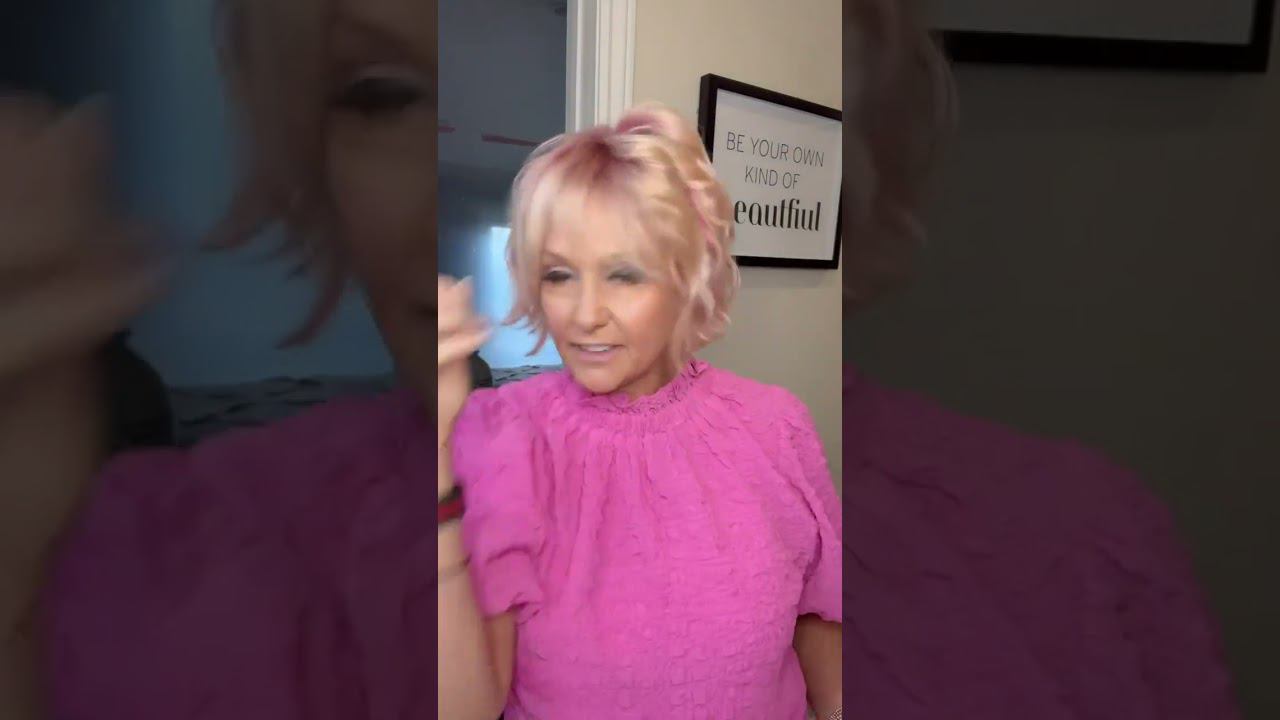 Современная объёмная укладка стрижки Боб для женщин в возрасте.../Modern Volumetric Styling Bob смотреть онлайн