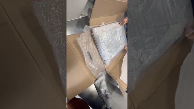 про то как почта аккуратно доставила посылку смотреть онлайн