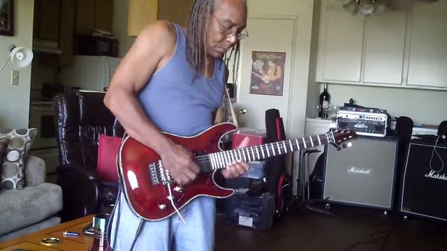 Schecter Hellraiser Passive W/F смотреть онлайн