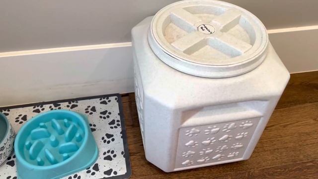 Gamma2 Vittles Vault Stackable Pet Food Storage Container, 40 Pounds Review смотреть онлайн