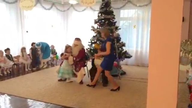 Утренник 23.12.15 (стишок для деда мороза) смотреть онлайн