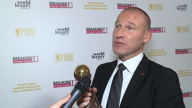 Tristan de la Porte du Theil, General Manager, DUKES Dubai смотреть онлайн