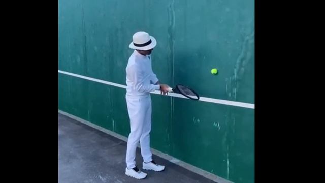 Roger Federeri volley challenge #tenniskodus смотреть онлайн