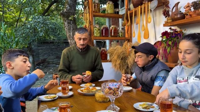 We have gathered a Nut Harvest and Cooked Lunch for the Whole Family! Village Cooking смотреть онлайн