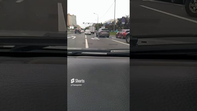 Тягач Mercedes Benz врезался в красную машину CITROEN #Shorts #грузовик #авто #дтп #авария смотреть онлайн