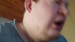 ЧЕЛОВЕК ЧИХАЕТ