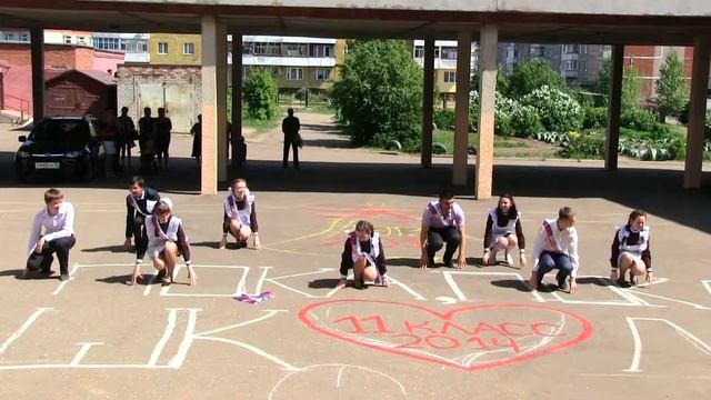 "Americano" в исполнении выпускников (по просьбе видеооператора) смотреть онлайн