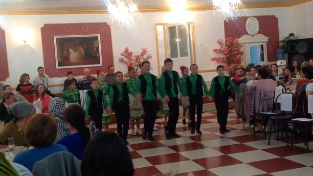 Гагаузкий танец "кадынжа" смотреть онлайн