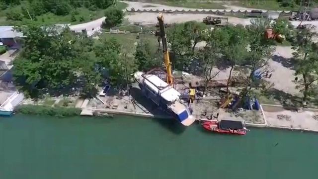 Спуск яхты на воду смотреть онлайн