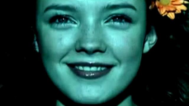 вячеслав бутусов 'девушка по городу шагает босиком '