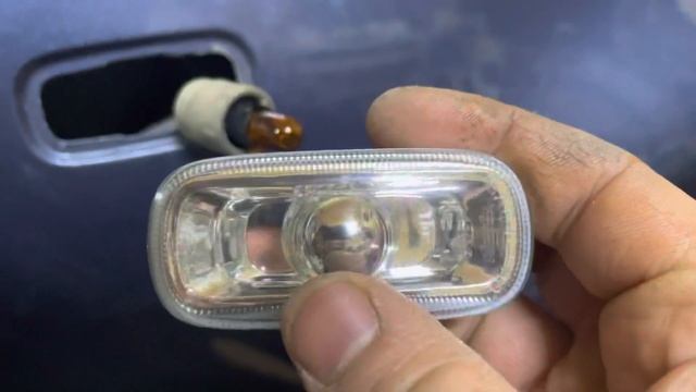 Установка led ламп повторителя поворотника Audi A6 c5 смотреть онлайн