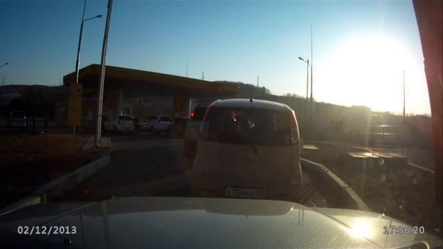 Новый развод? "Кончился бензин" возле заправки смотреть онлайн