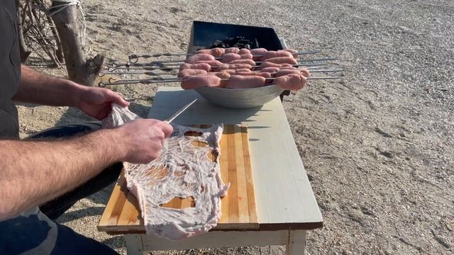 Бычьи ЯЙЦА на мангале смотреть онлайн